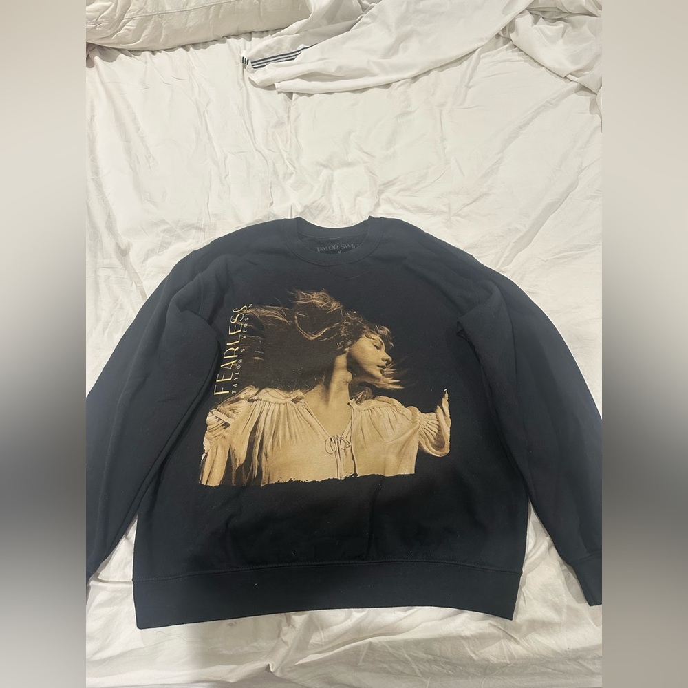Taylor Swift official merch fearless crewneck size M